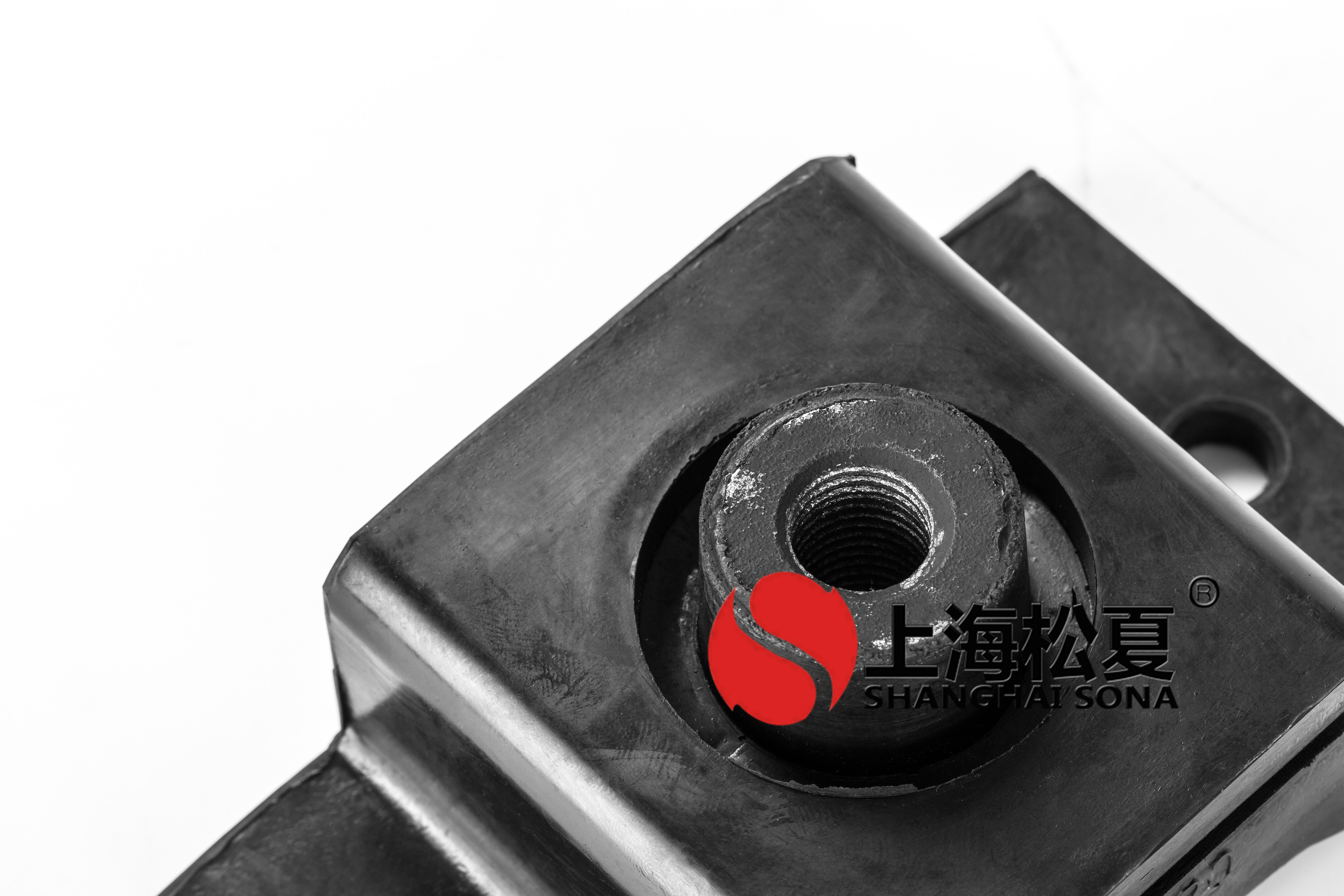 <a href='http://www.yndfyj.cn' target='_blank'><u>橡膠減震器</u></a>細(xì)節(jié)處實(shí)拍圖